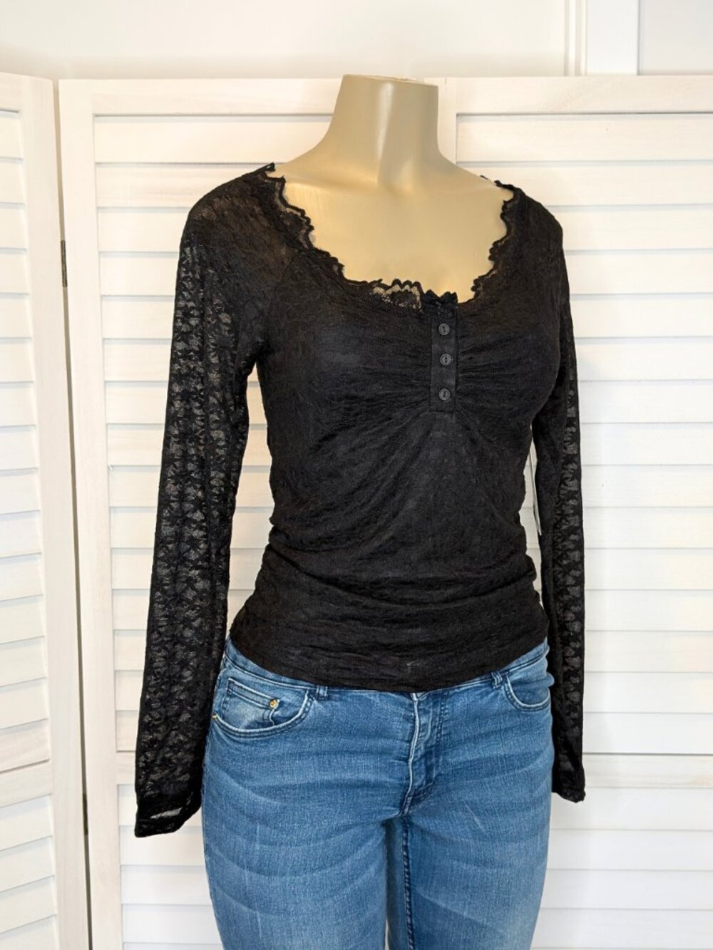 Heart & Hips Black Lace Long Sleeve Fitted Top